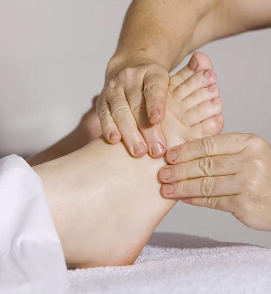 Hands-&-Feet-Massage